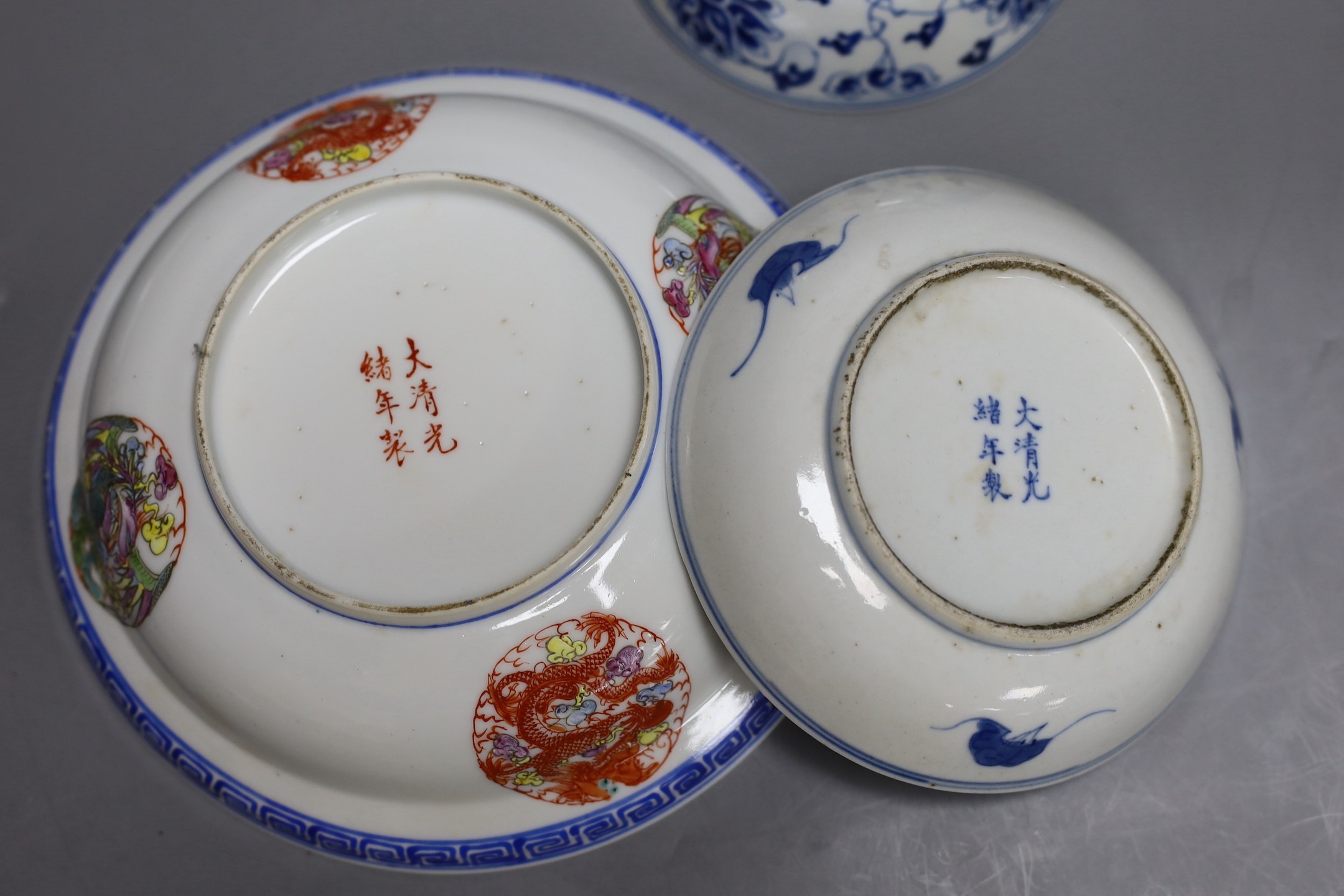 3 pieces of early 20th century Chinese porcelain to include a bowl and cover, saucer dish and a blue and white bowl, largest 19.5cm diameter